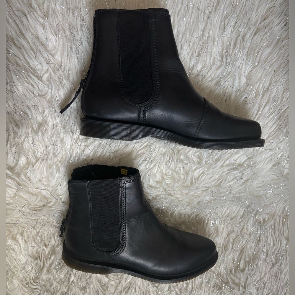 Dr. Martens Women’s Black Refine Chelsea Zip Back Ankle Boots Size 7 US L